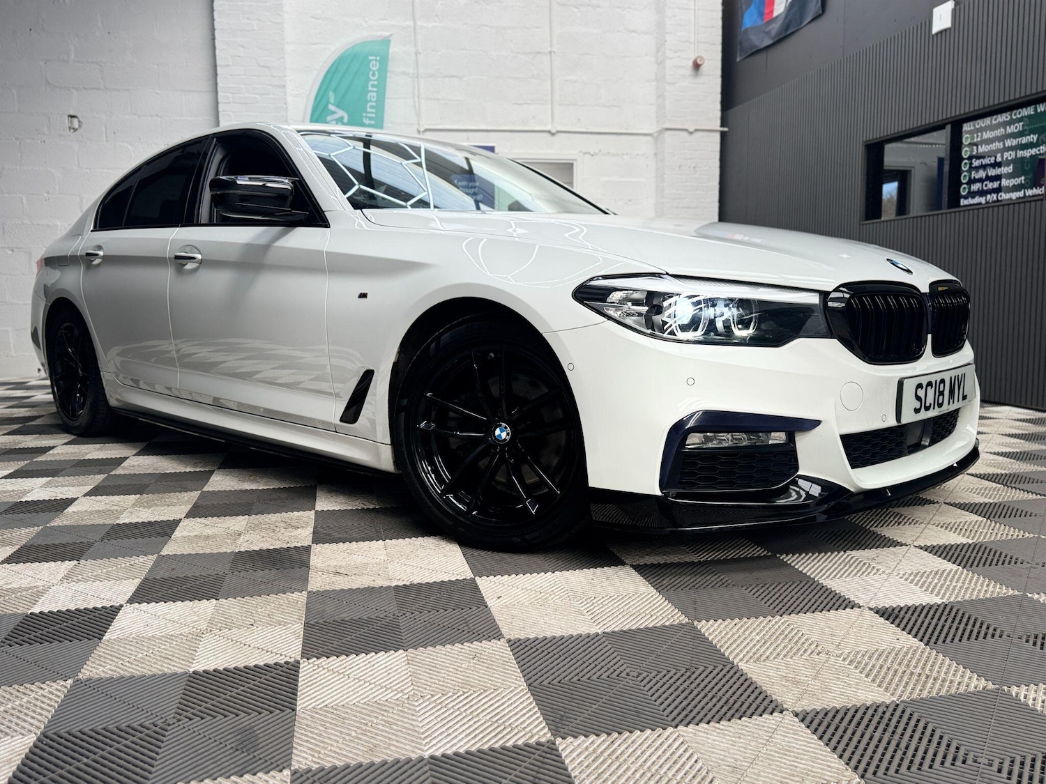 Used BMW 5 Series 2018 for sale - 77769071: Photo 2