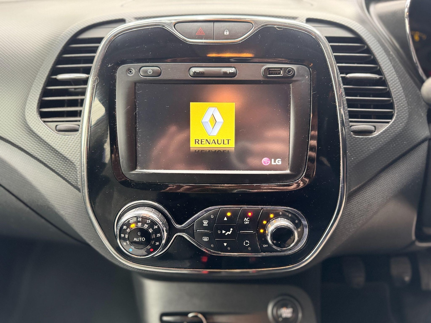 Used Renault Captur 2014 for sale - 77838767: Photo 44