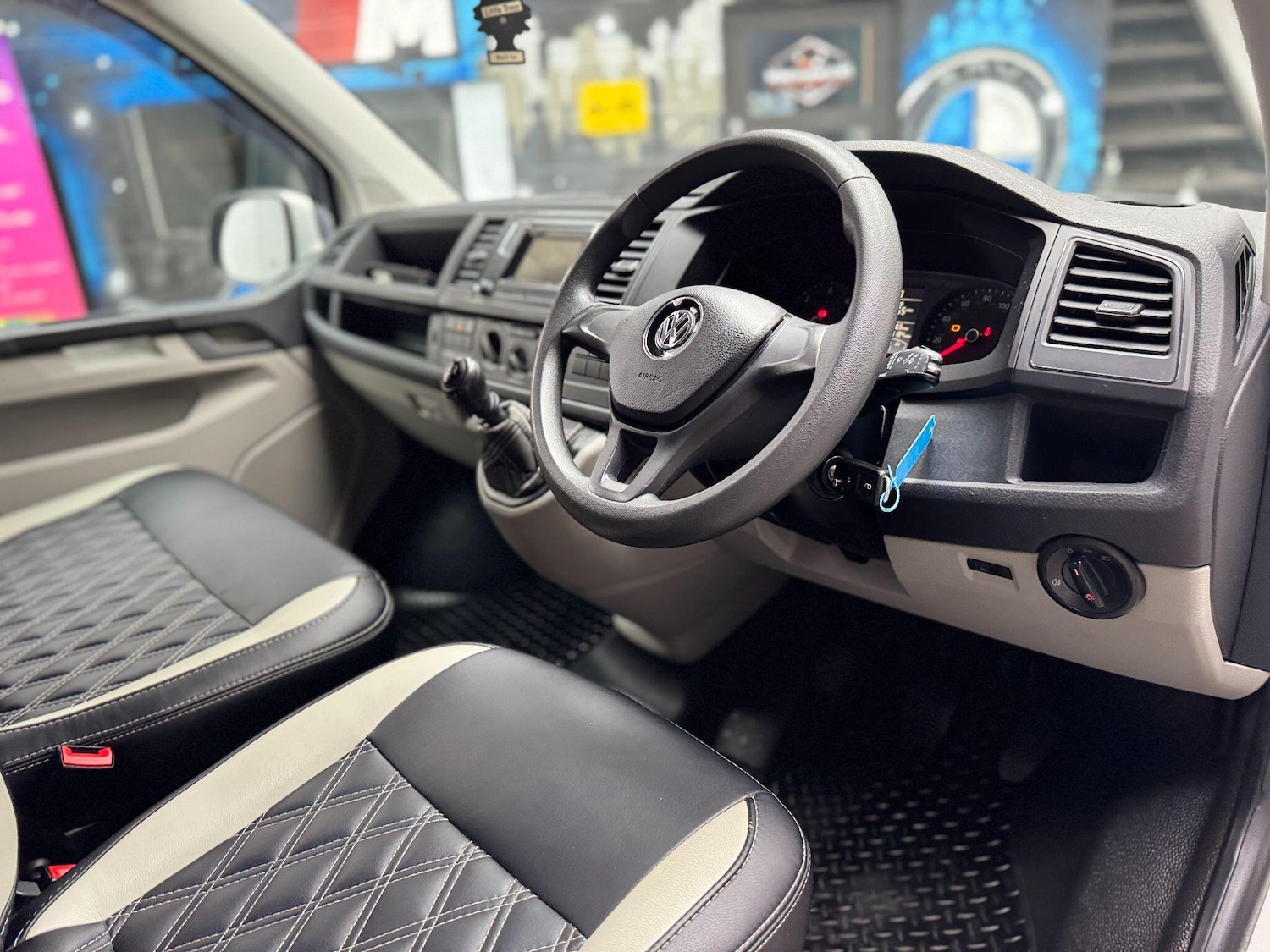 Used Volkswagen Transporter 2017 for sale - 77611665: Photo 22