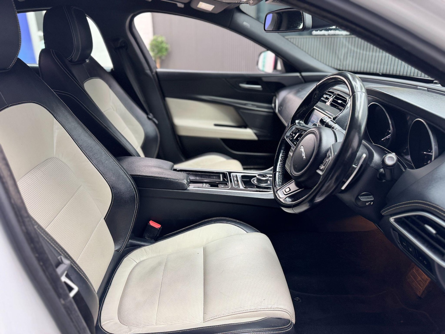 Used Jaguar XE 2018 for sale - 77839849: Photo 33