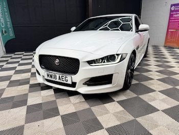 Used Jaguar XE 2018 for sale - 77839849: Photo