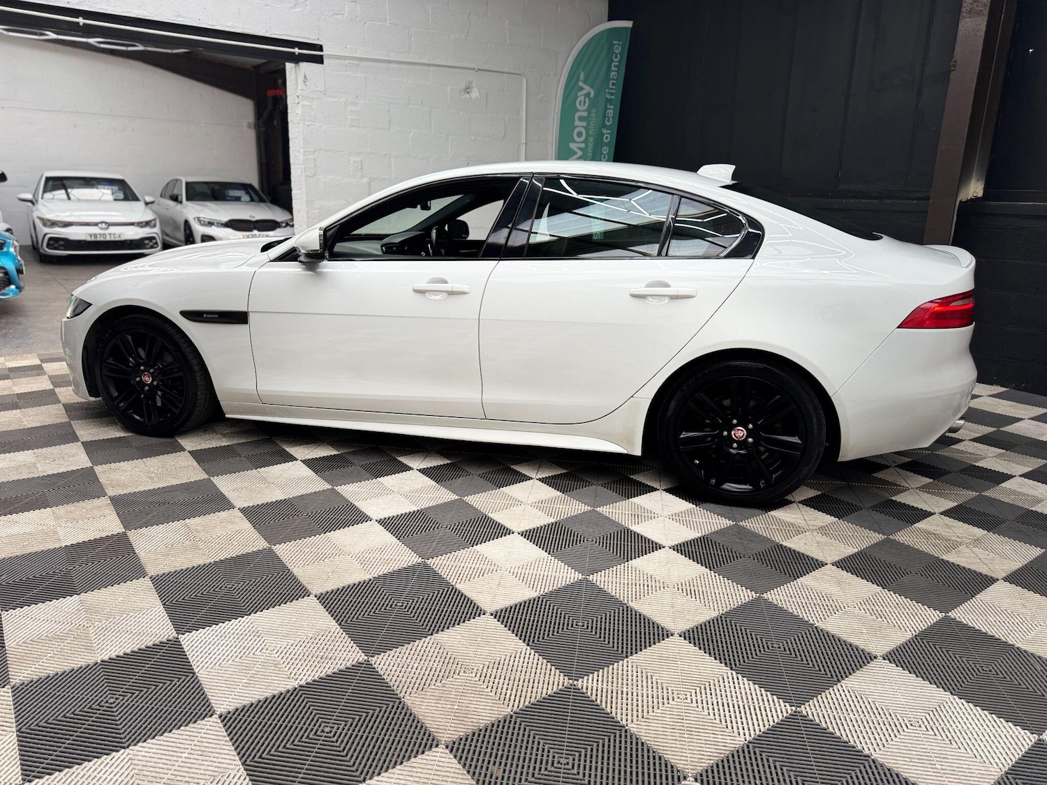 Used Jaguar XE 2018 for sale - 77839849: Photo 4