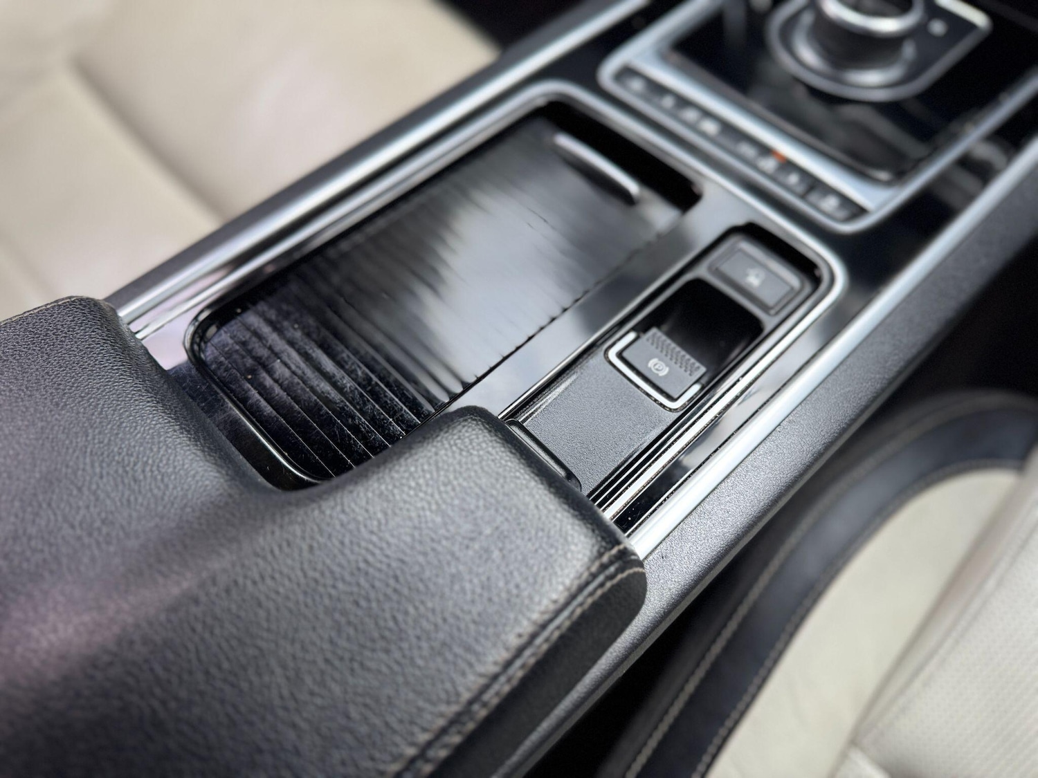 Used Jaguar XE 2018 for sale - 77839849: Photo 51