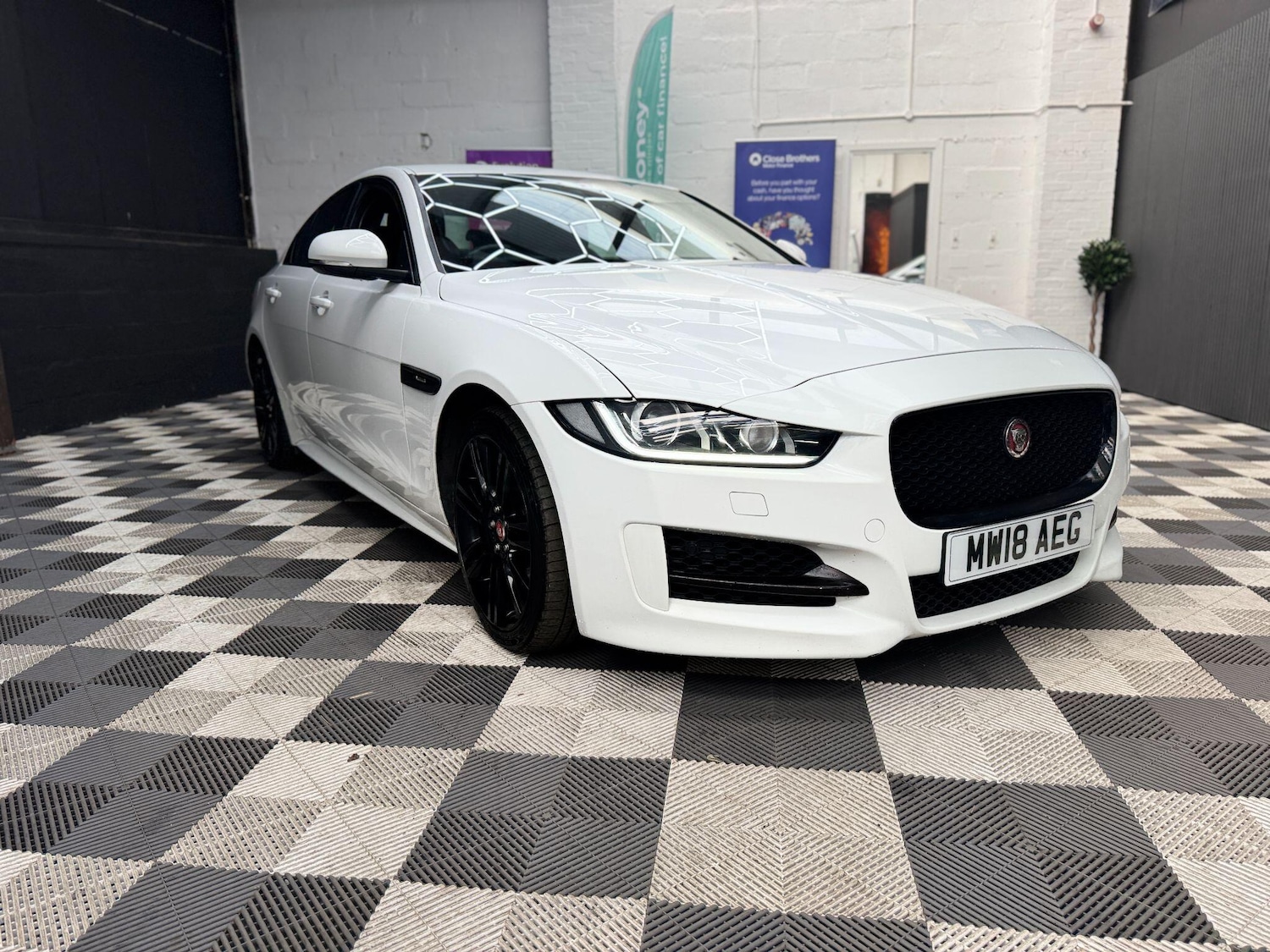 Used Jaguar XE 2018 for sale - 77839849: Photo 8