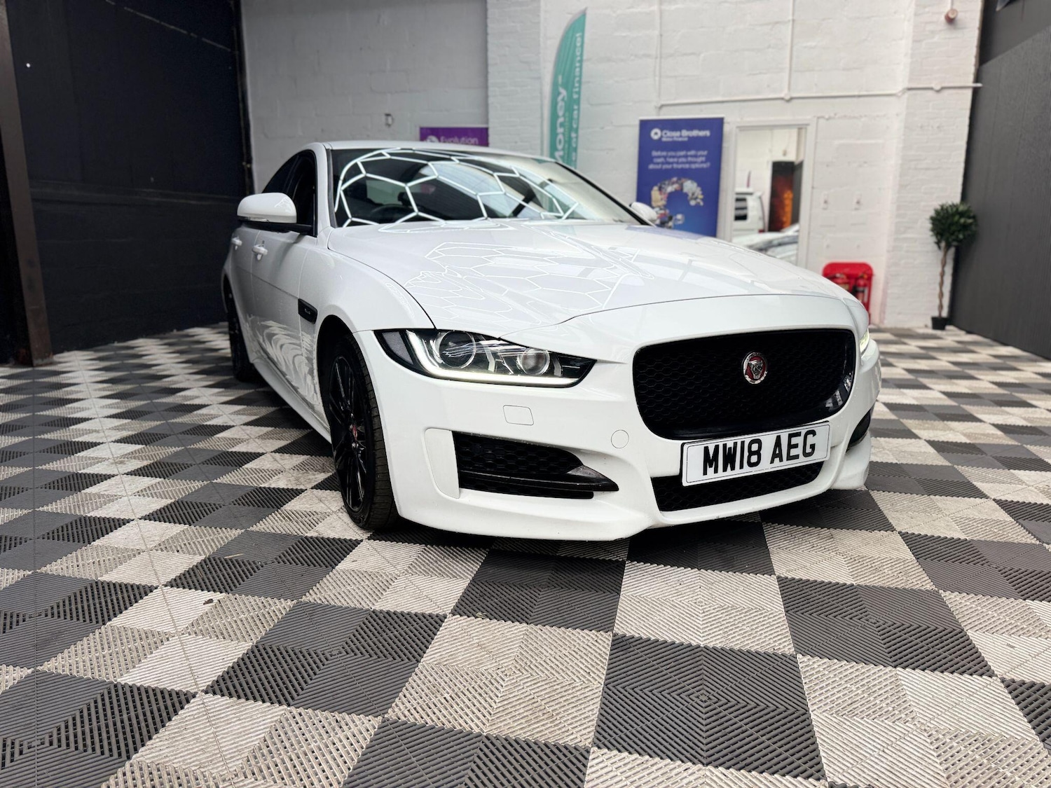 Used Jaguar XE 2018 for sale - 77839849: Photo 9