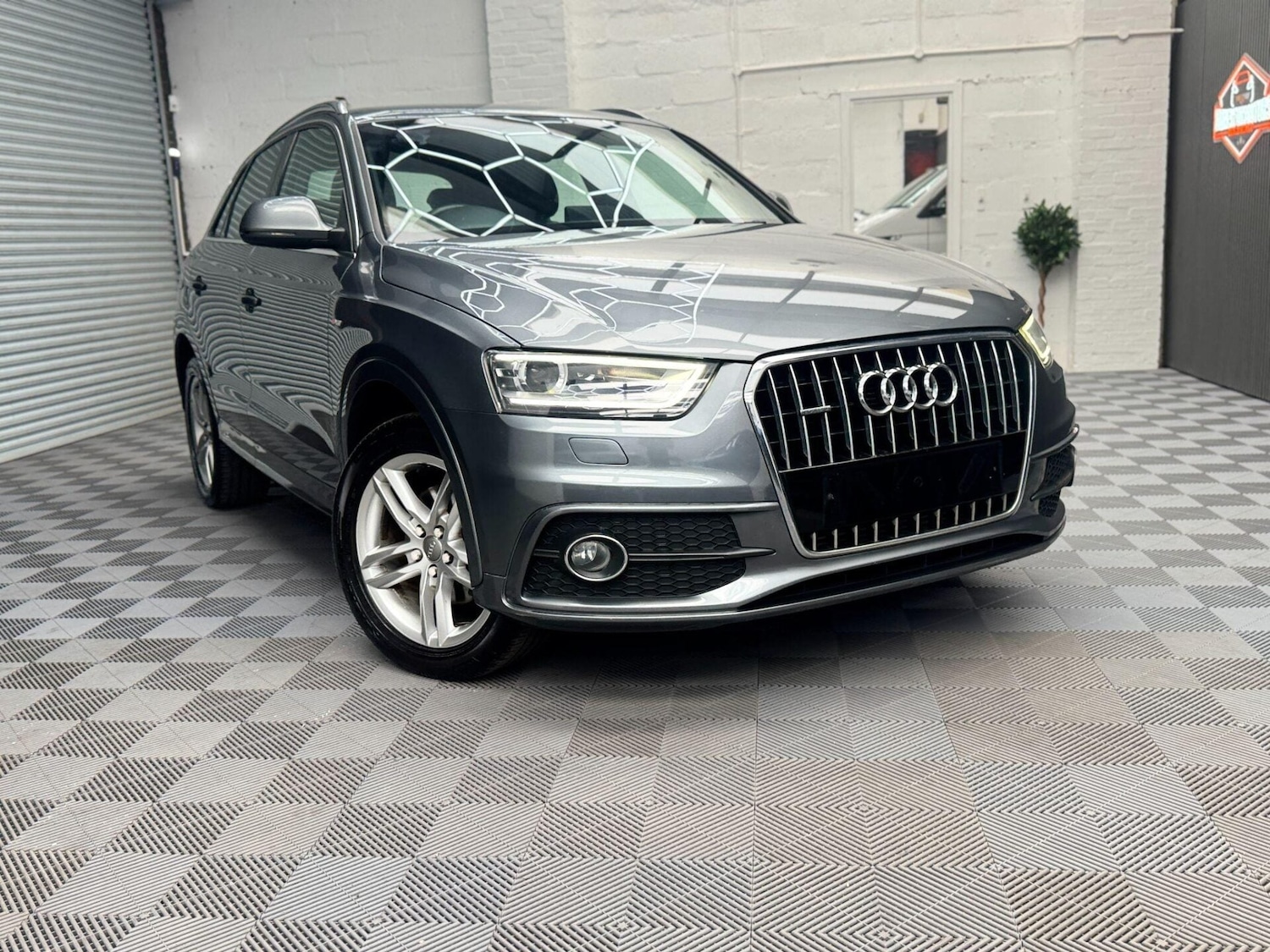Used Audi Q3 2013 for sale - 78122883: Photo 2
