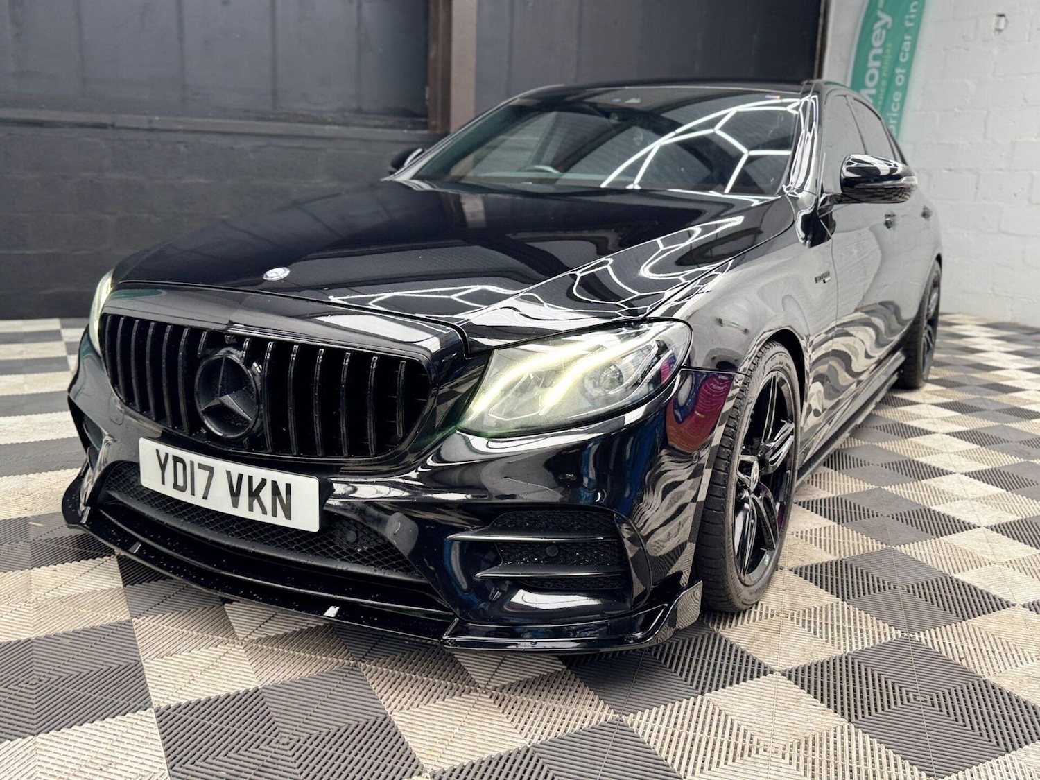 Used Mercedes-Benz E Class 2017 for sale - 77877994: Photo 3