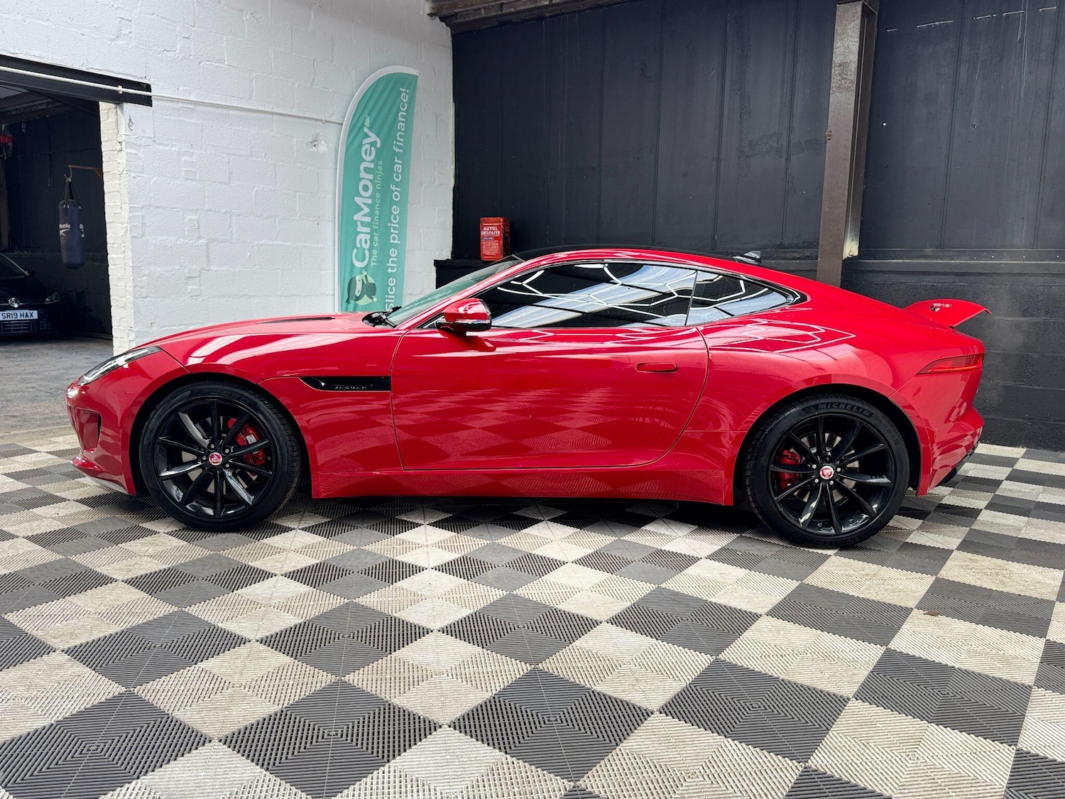 Used Jaguar F-Type 2014 for sale - 77612724: Photo 5