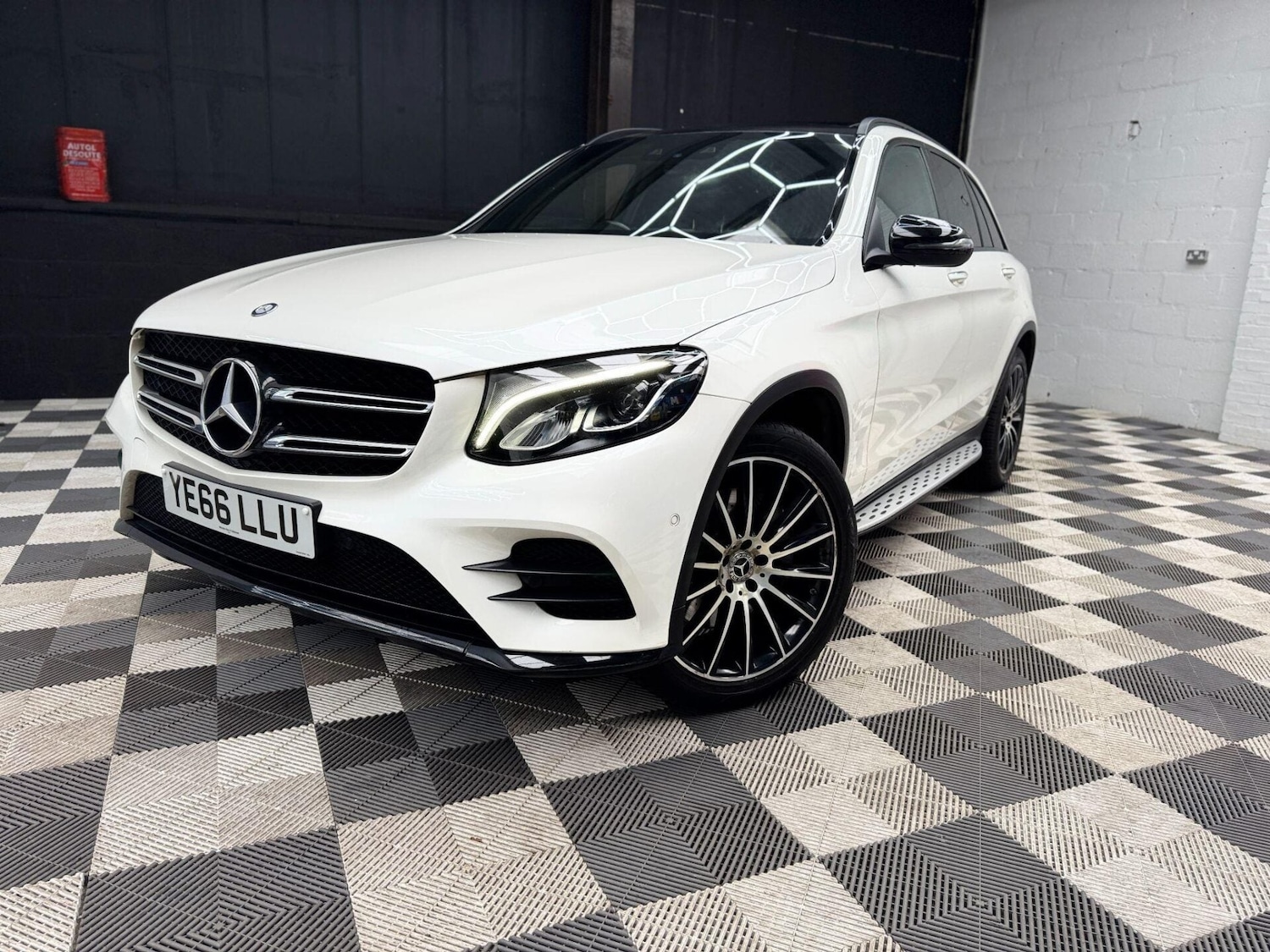 Used Mercedes-Benz GLC 2017 for sale - 77878018: Photo 3