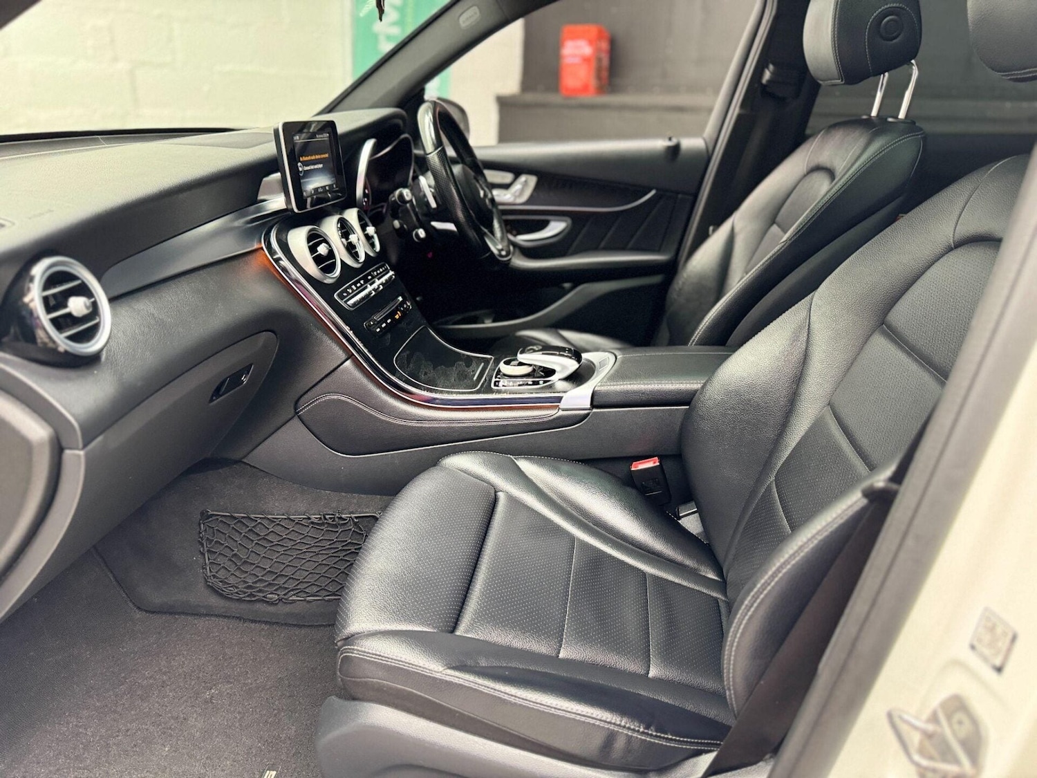 Used Mercedes-Benz GLC 2017 for sale - 77878018: Photo 32