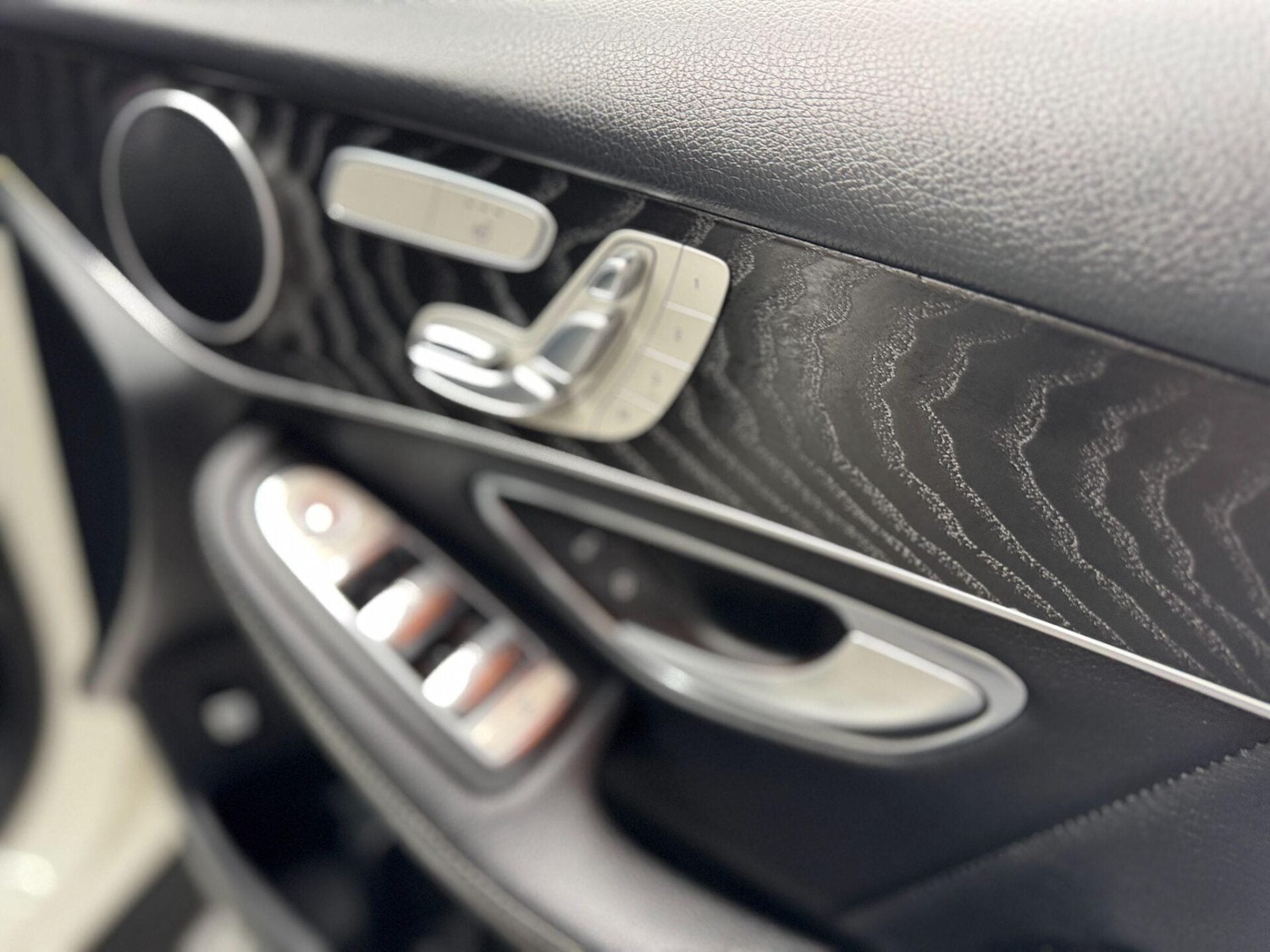 Used Mercedes-Benz GLC 2017 for sale - 77878018: Photo 37