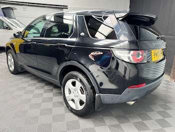 Used Land Rover Discovery Sport 2017 for sale - 79571971: Photo