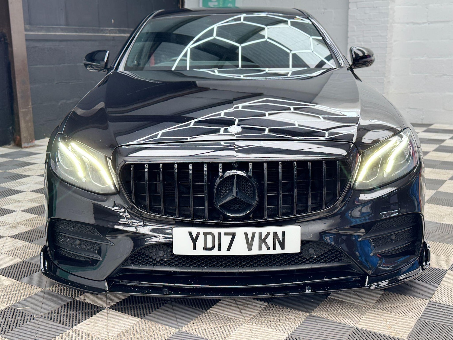 Used Mercedes-Benz E Class 2017 for sale - 77612710: Photo 2