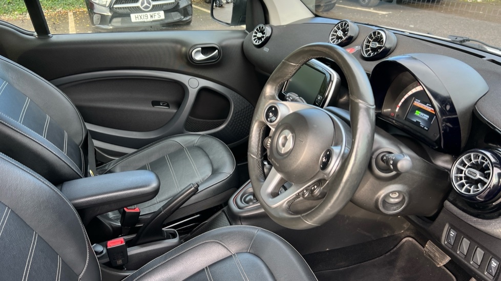 Used smart fortwo 2021 for sale - 76738081: Photo 3