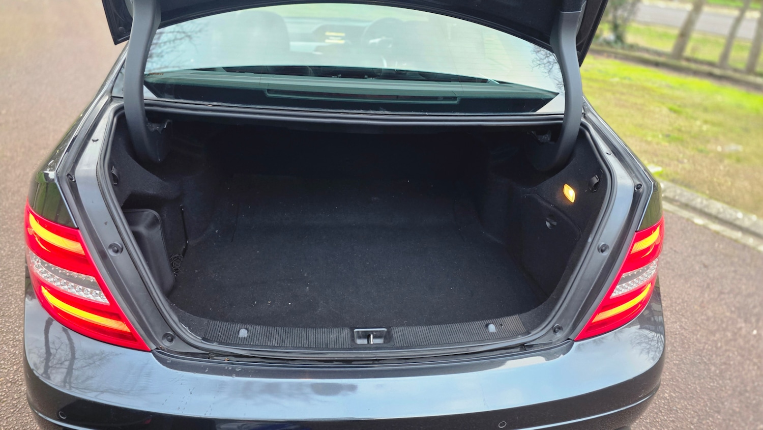 Used Mercedes-Benz C Class 2011 for sale - 77381729: Photo 22