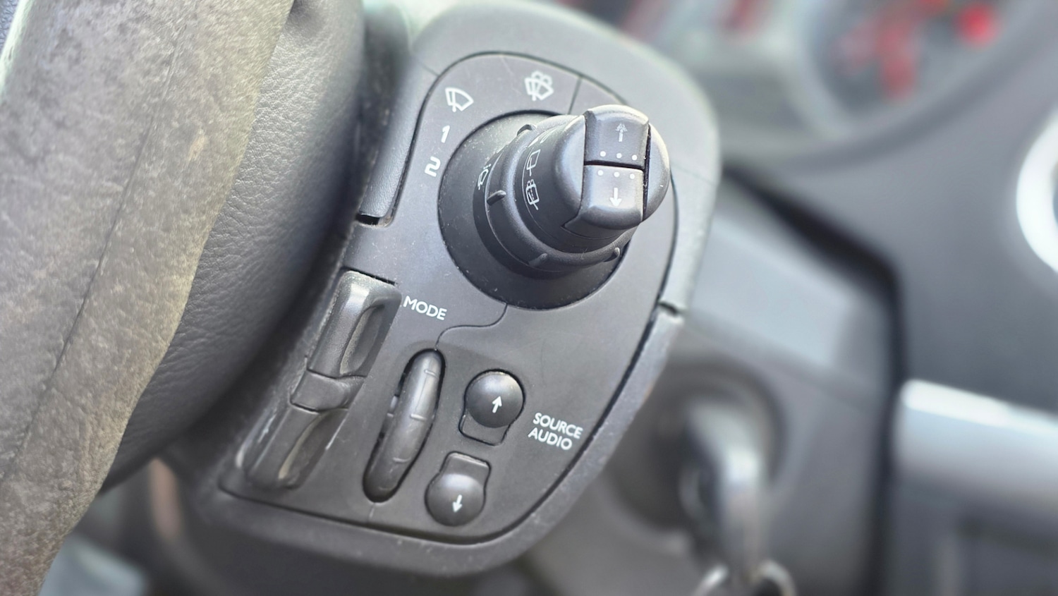 Used Renault Clio 2011 for sale - 77288786: Photo 30