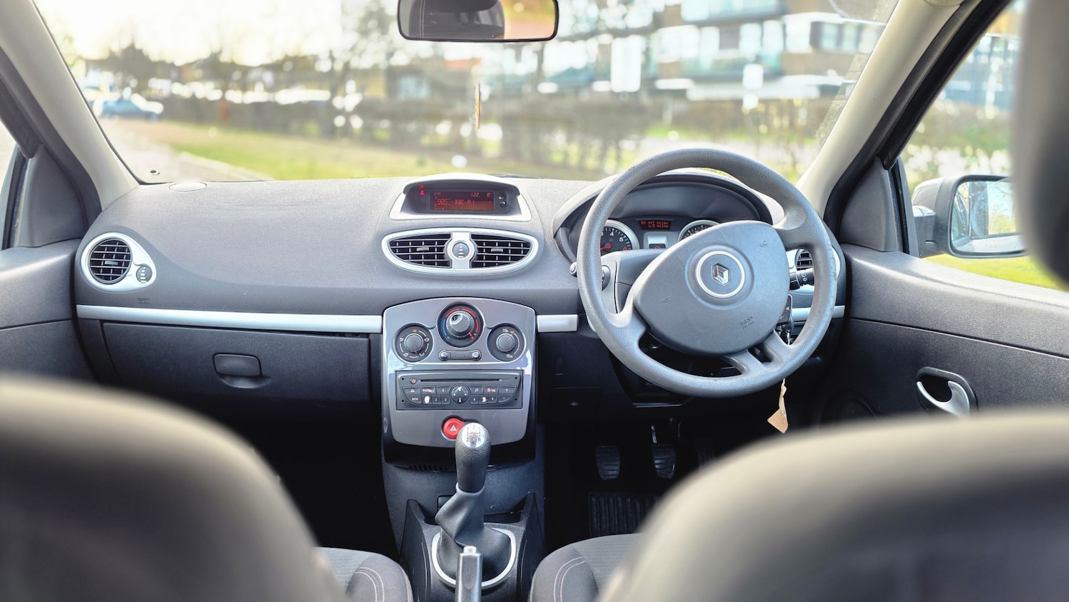 Used Renault Clio 2011 for sale - 77288786: Photo 31