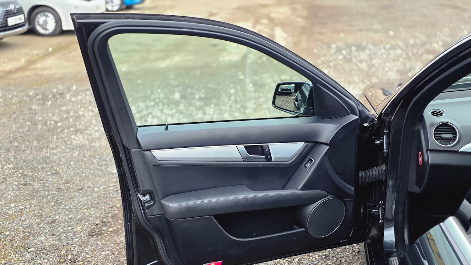 Used Mercedes-Benz C Class 2011 for sale - 77789229: Photo 32