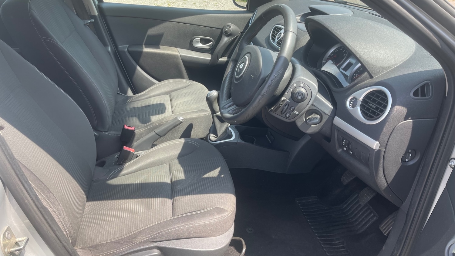 Renault Clio 2010 (10) - 1.2 16V Dynamique 5dr - Image 10