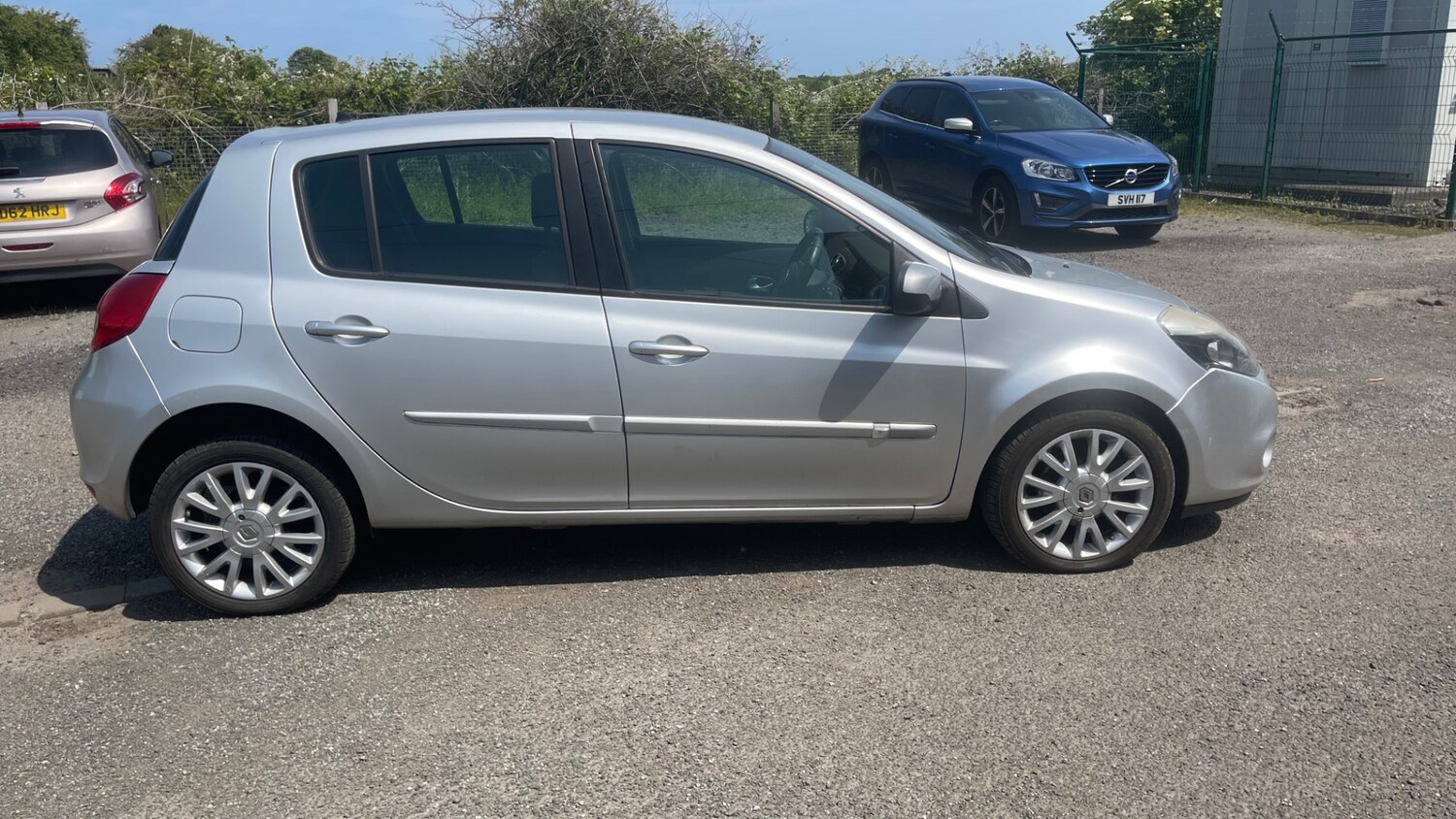 Renault Clio 2010 (10) - 1.2 16V Dynamique 5dr - Image 3