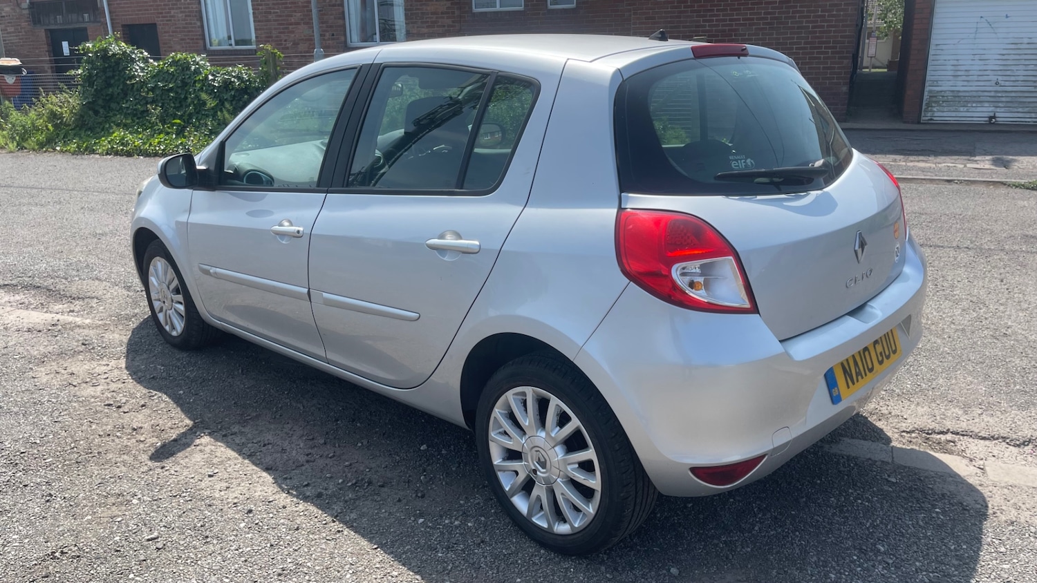 Renault Clio 2010 (10) - 1.2 16V Dynamique 5dr - Image 6