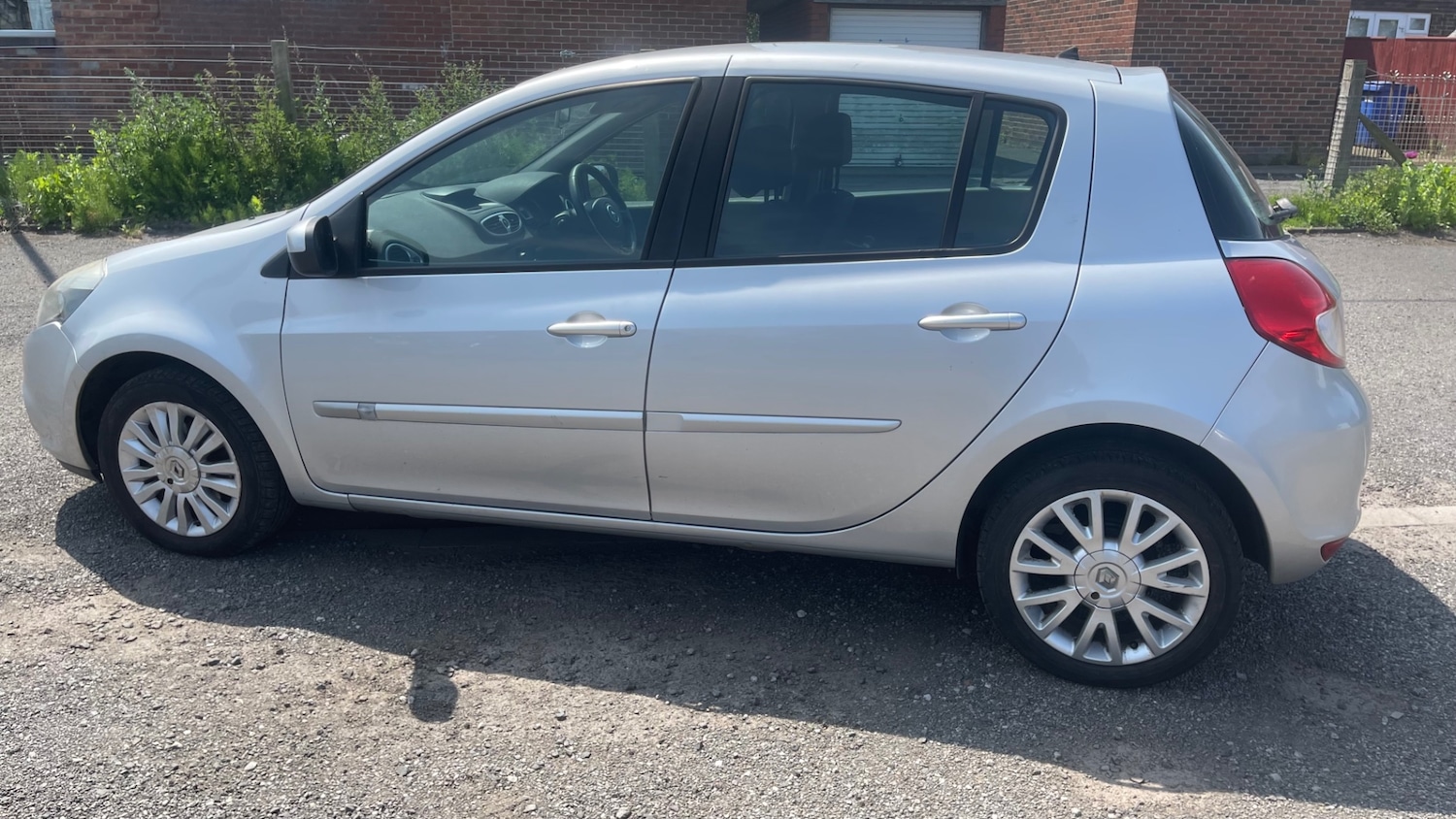 Renault Clio 2010 (10) - 1.2 16V Dynamique 5dr - Image 7