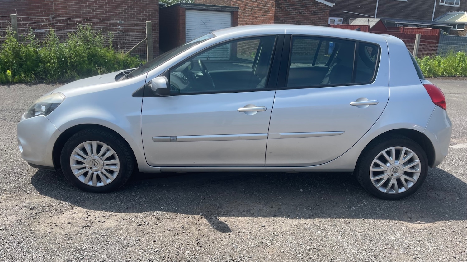 Renault Clio 2010 (10) - 1.2 16V Dynamique 5dr - Image 8