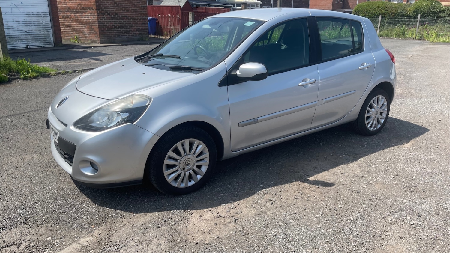 Renault Clio 2010 (10) - 1.2 16V Dynamique 5dr - Image 9
