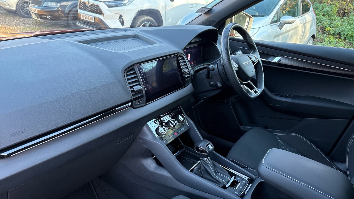 Used Skoda Karoq 2025 for sale - 76882288: Photo 2