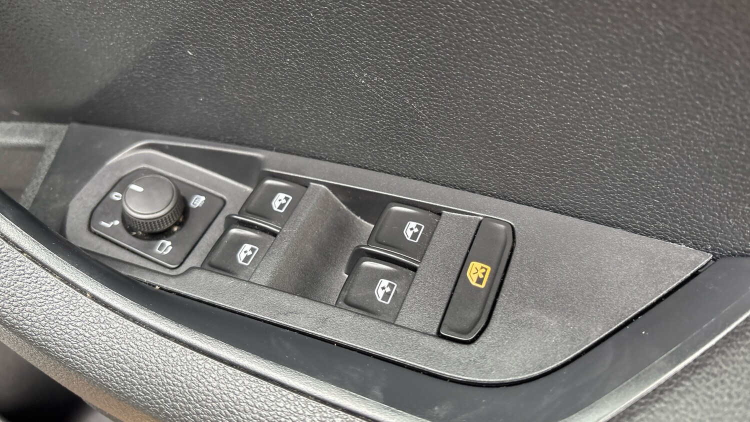 Used Skoda Karoq 2023 for sale - 76479462: Photo 32