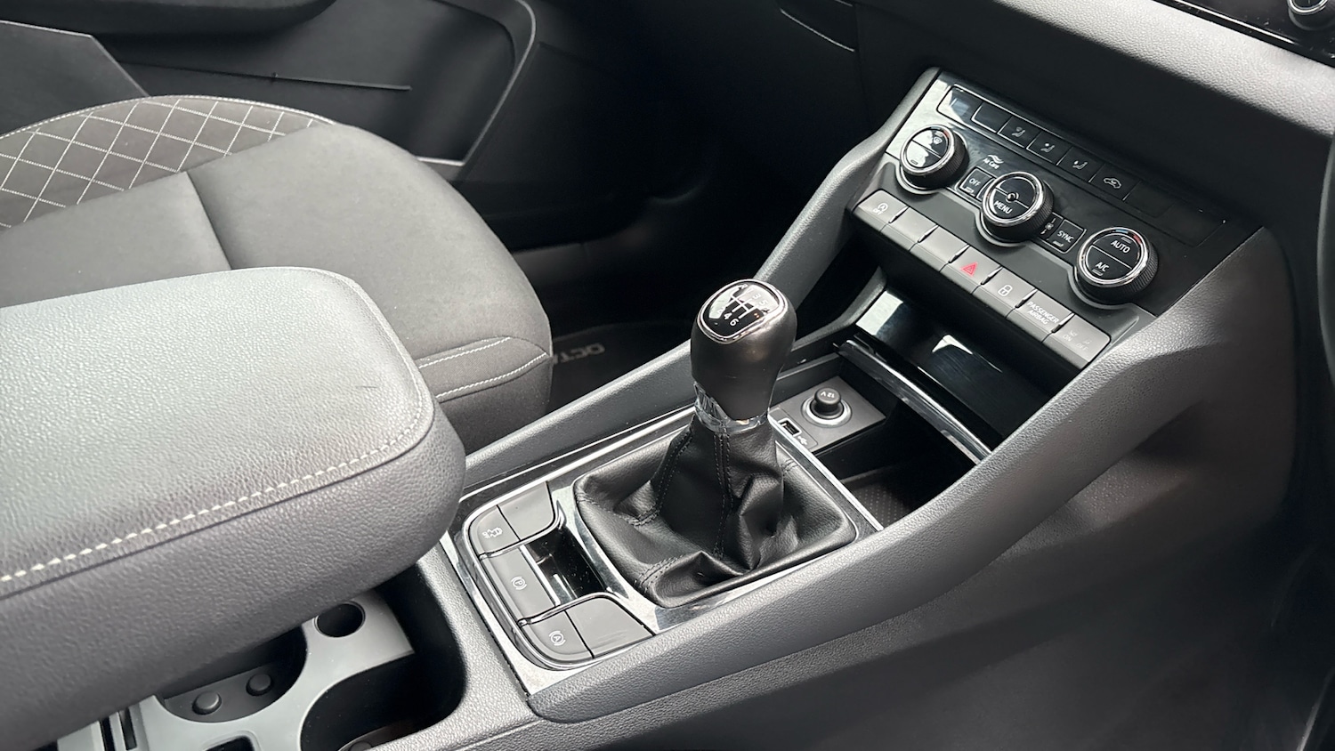 Used Skoda Karoq 2018 for sale - 77298179: Photo 14