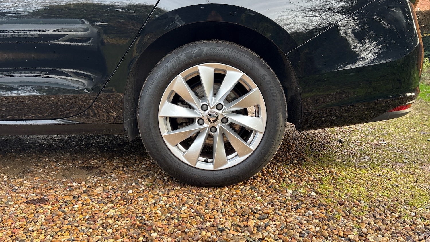 Used Skoda Superb 2024 for sale - 77000961: Photo 32