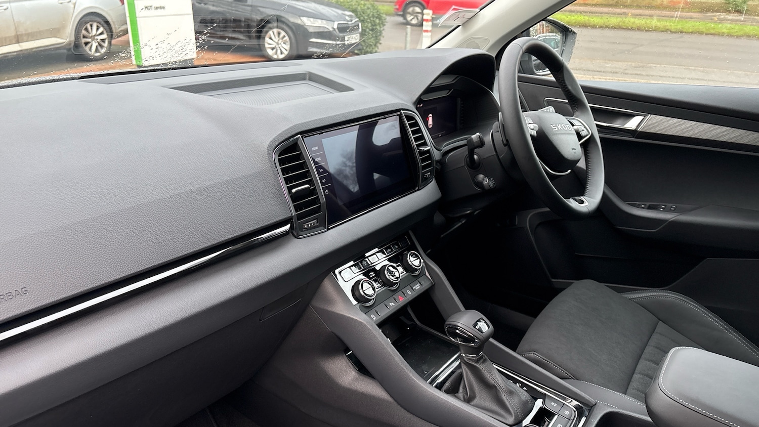 Used Skoda Karoq 2025 for sale - 77201121: Photo 2