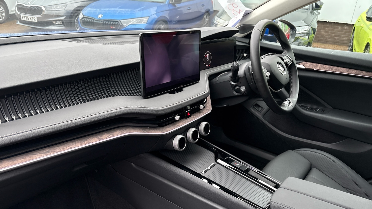 Used Skoda Superb 2025 for sale - 76578500: Photo 2