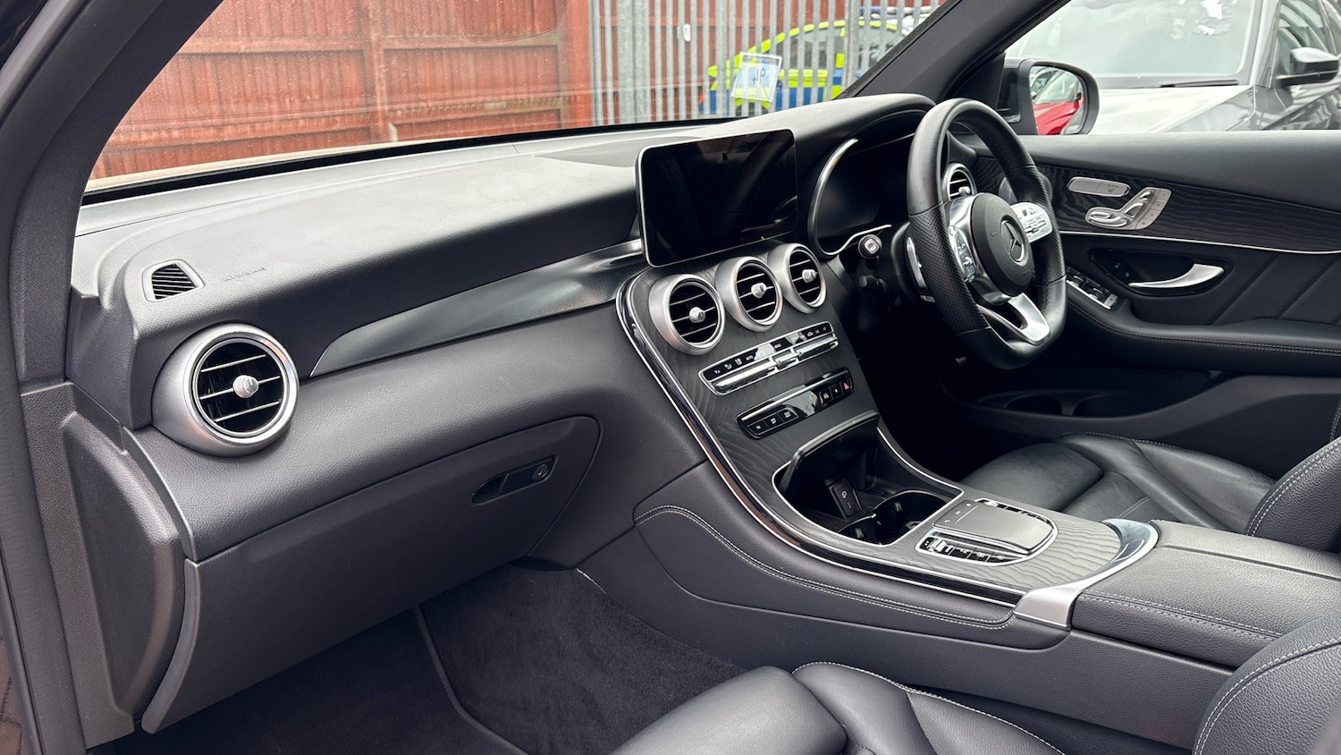 Used Mercedes-Benz GLC 2020 for sale - 78081602: Photo 2