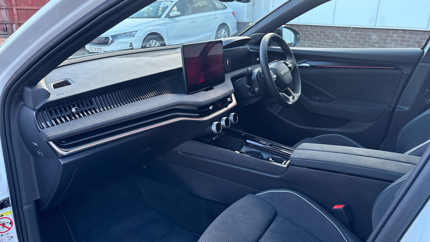 Used Skoda Superb 2025 for sale - 77206902: Photo 2