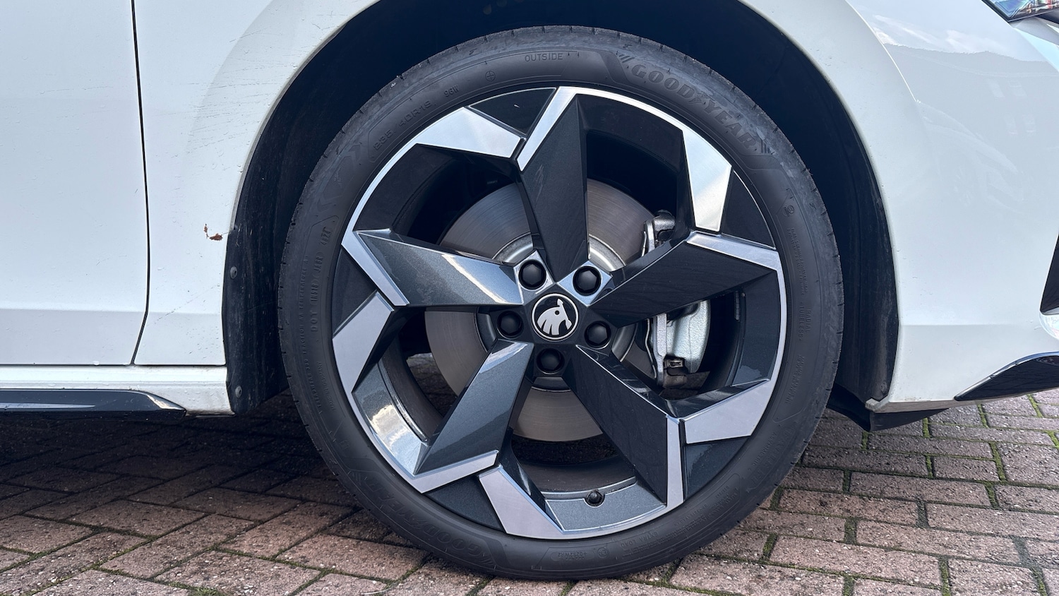 Used Skoda Superb 2025 for sale - 77206902: Photo 5