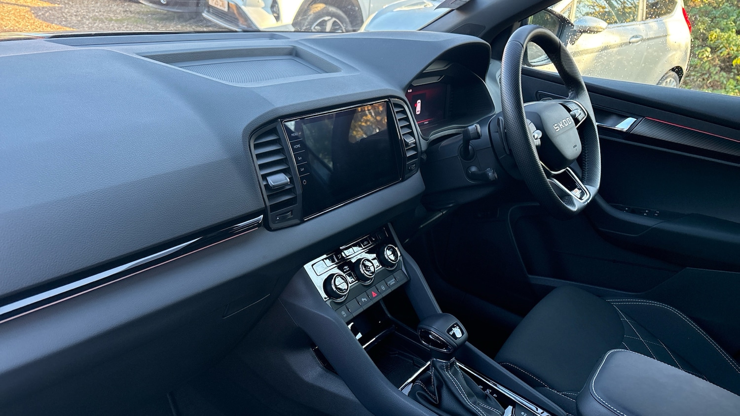 Used Skoda Karoq 2025 for sale - 77282955: Photo 2