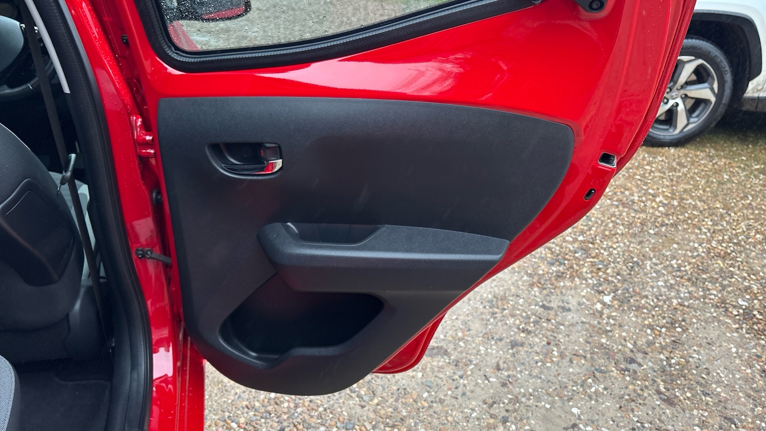 Used Toyota AYGO 2019 for sale - 76784830: Photo 28