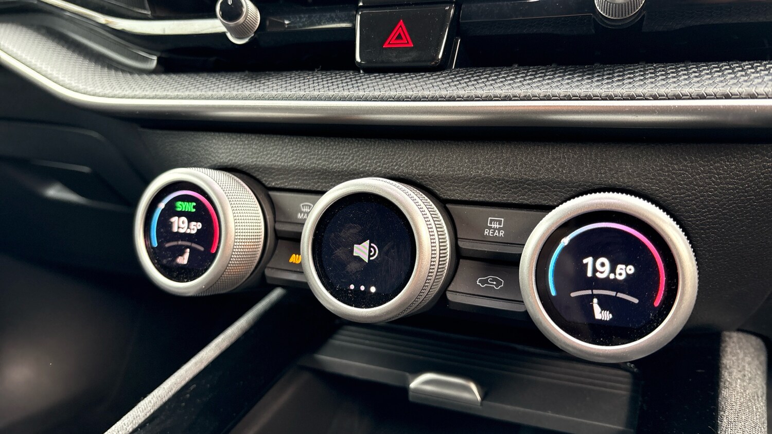 Used Skoda Superb 2024 for sale - 76479496: Photo 33