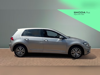 Used Volkswagen Golf 2017 for sale - 79312100: Photo
