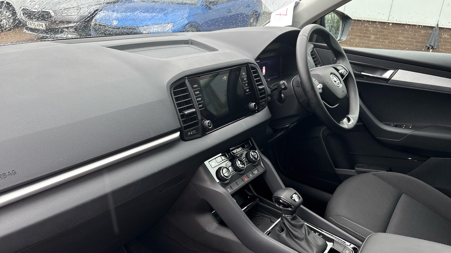 Used Skoda Karoq 2025 for sale - 76568380: Photo 2