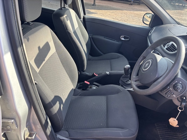 Used Renault Clio 2010 for sale - 75530172: Photo 12