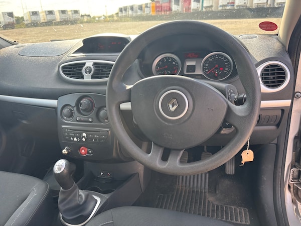 Used Renault Clio 2010 for sale - 75530172: Photo 13