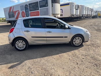Used Renault Clio 2010 for sale - 75530172: Photo