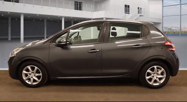 Used Peugeot 208 2013 for sale - 75523955: Photo 5