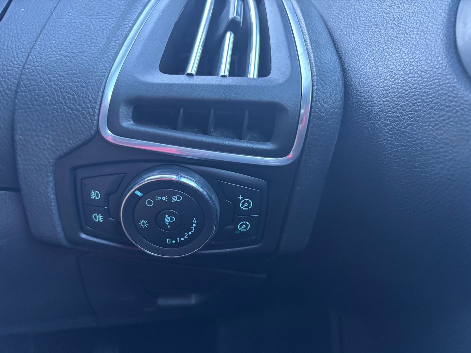 Used Ford Focus 2011 for sale - 75613794: Photo 16