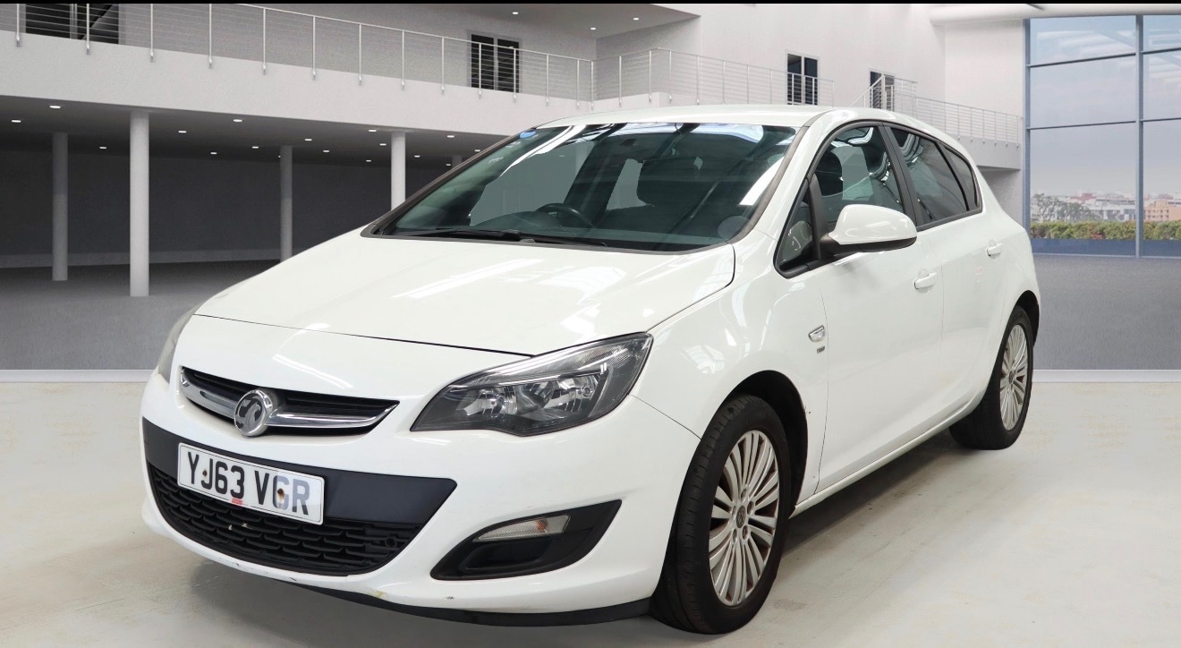 Used Vauxhall Astra 2013 for sale - 78123303: Photo 2