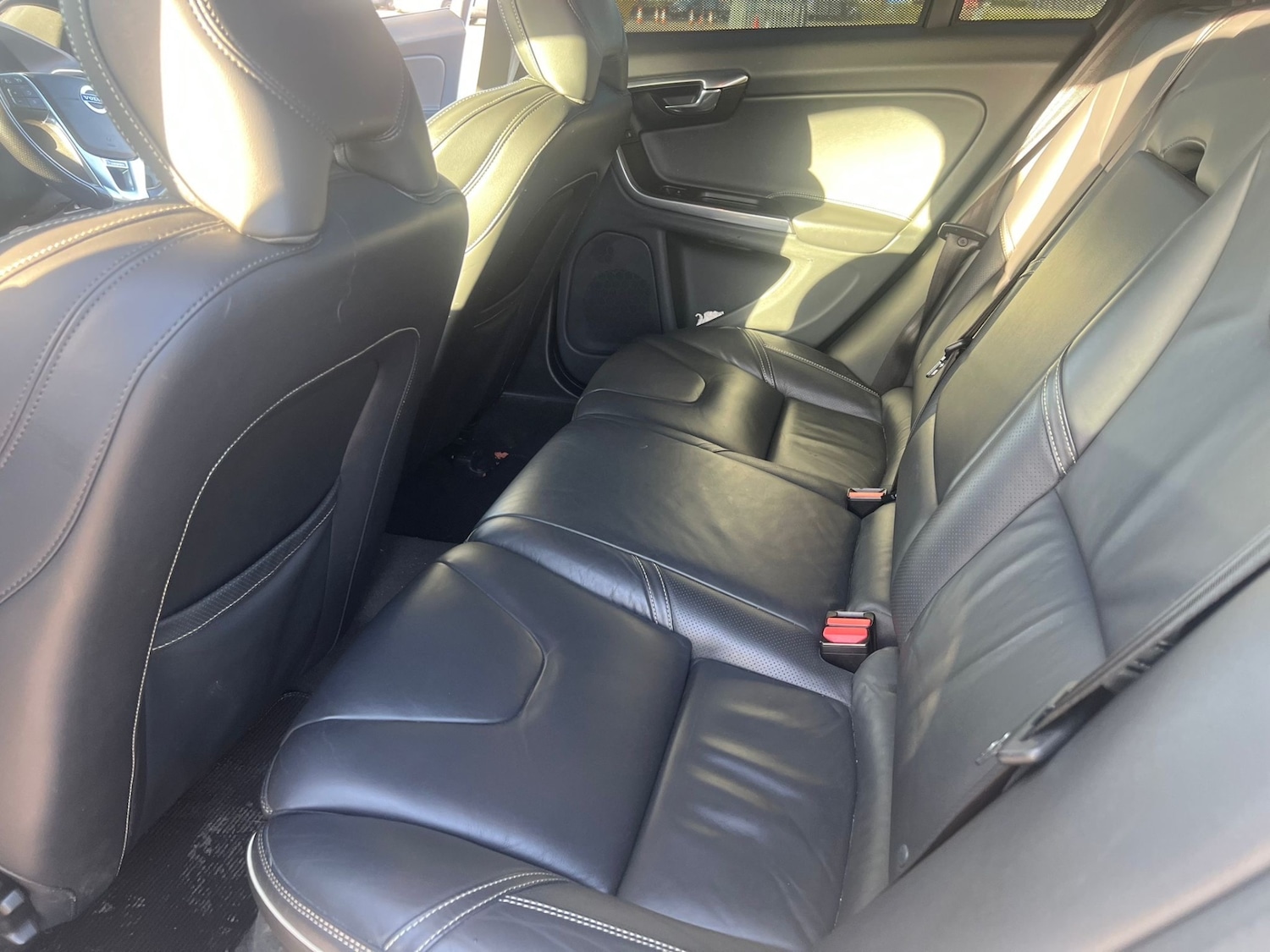 Used Volvo V60 2015 for sale - 77020549: Photo 10