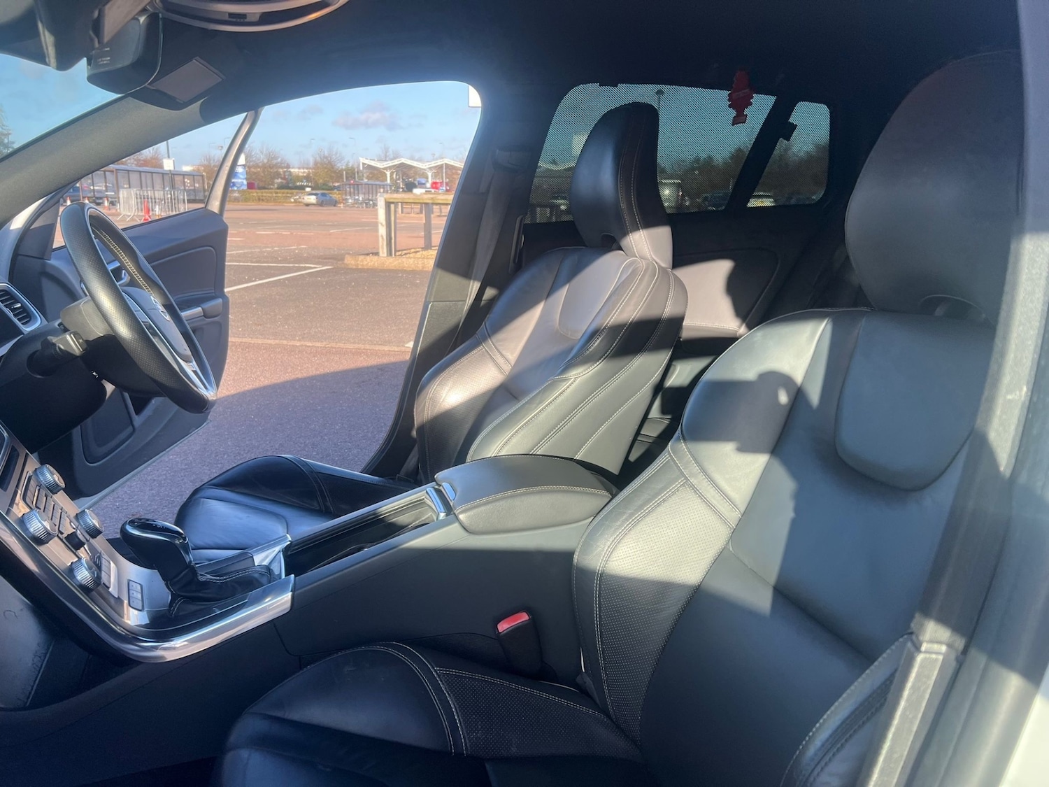 Used Volvo V60 2015 for sale - 77020549: Photo 11